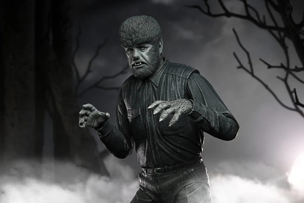 Universal Monsters Ultimate The Wolf Man (Black & White) Figure - Image 12